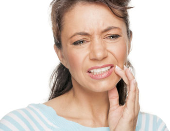 women with tooth pain